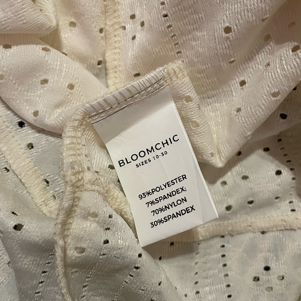 BloomChic Cream Relaxed‎ Ruffled Tunic - Picture 8 of 8